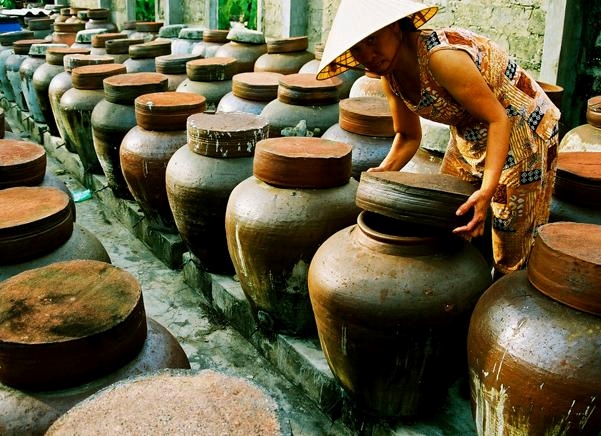 Nước mắm Bảo Ninh được làm từ đôi tay chăm chỉ tần tảo của người dân Quảng Bình